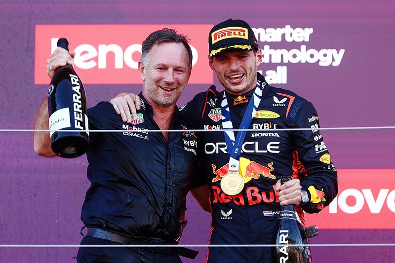 Red Bull車隊負責人Christian Horner（左）為奪第六個車隊總...