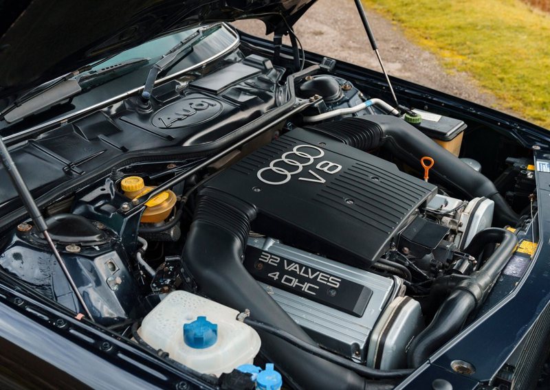 Audi V8的全鋁合金V8汽油引擎(前期3.6升、後期4.2升)。 圖／Aud...