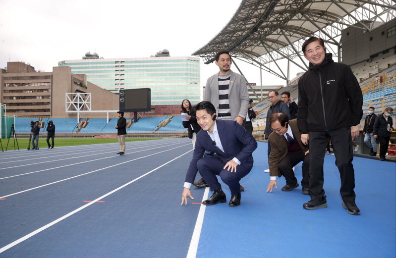 台北市長蔣萬安上月視察改造後的台北田徑場，迎接2025雙北世界壯年運動會盛事。本報系資料照／記者林俊良攝影