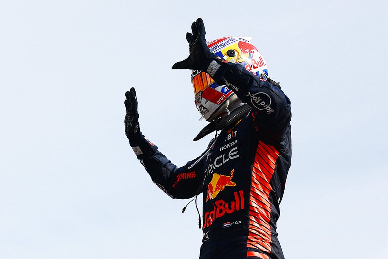 Max Verstappen創下單季第十連勝，超越前輩Sebastian Vettel在十年前的連勝紀錄，為F1史上第一人達到此成就。 圖／Red Bull提供