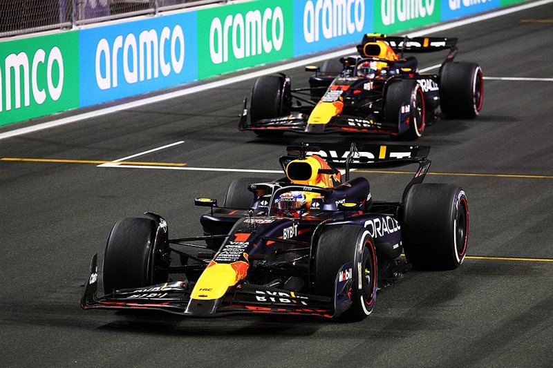 Red Bull車隊奪F1沙烏地阿拉伯大獎賽冠亞軍，本季開季即獲二連勝。 圖／Red Bull提供