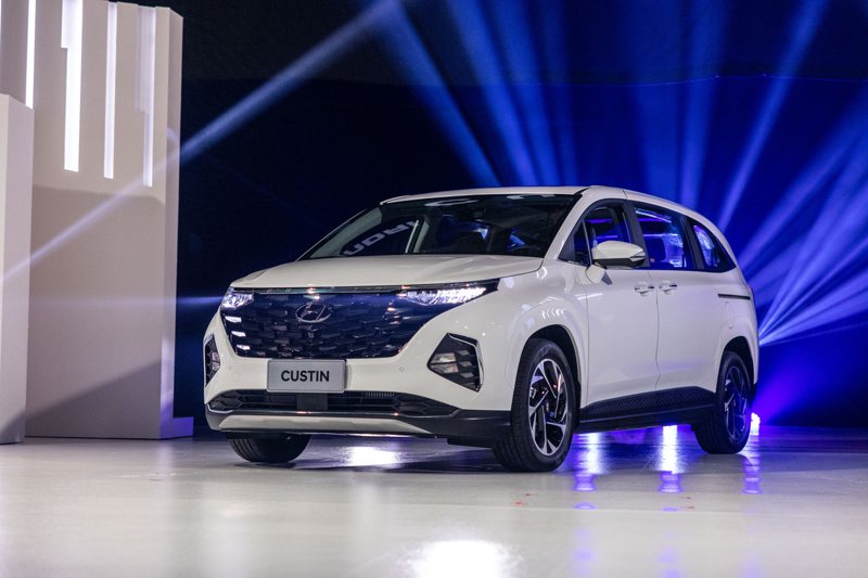 Hyundai Custin現行販售GLT-A因應市場消費者反饋，將入門款售價調整至更親民的130萬元內。 圖／南陽實業提供