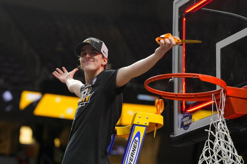 克拉克是今年NCAA女籃最耀眼球星，絕對不只是「女柯瑞」，而是該被記住的名字。 路透