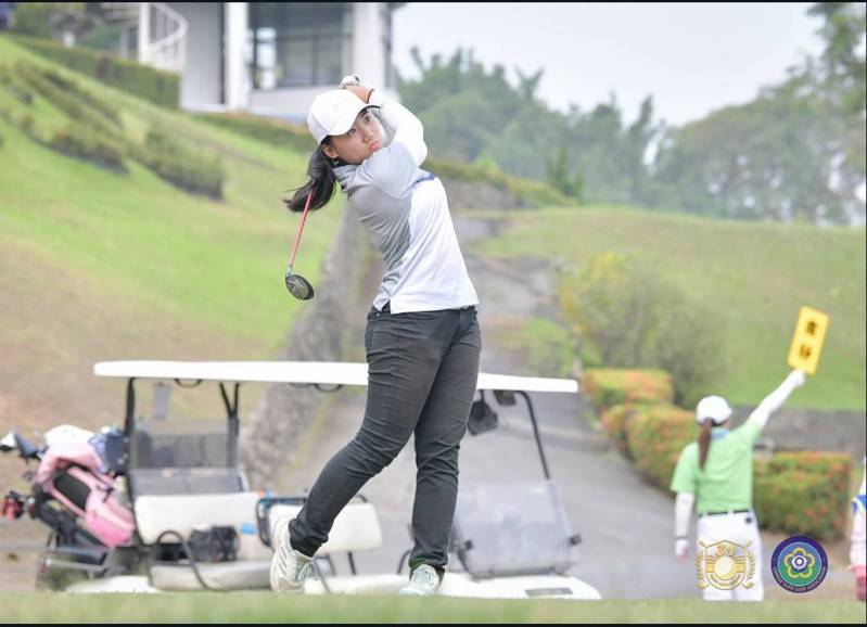陳宥竹以全場最佳70（－2）桿繳卡，在女子組暫居第一。圖／中華民國高爾夫球協會提供